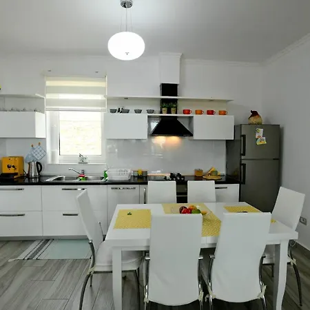 Vila Rina At Aquamarine Residence Vlore Exterior photo