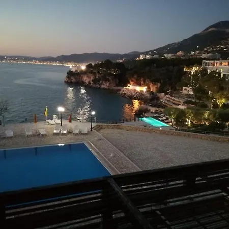 Vila Rina At Aquamarine Residence Vlore Exterior photo