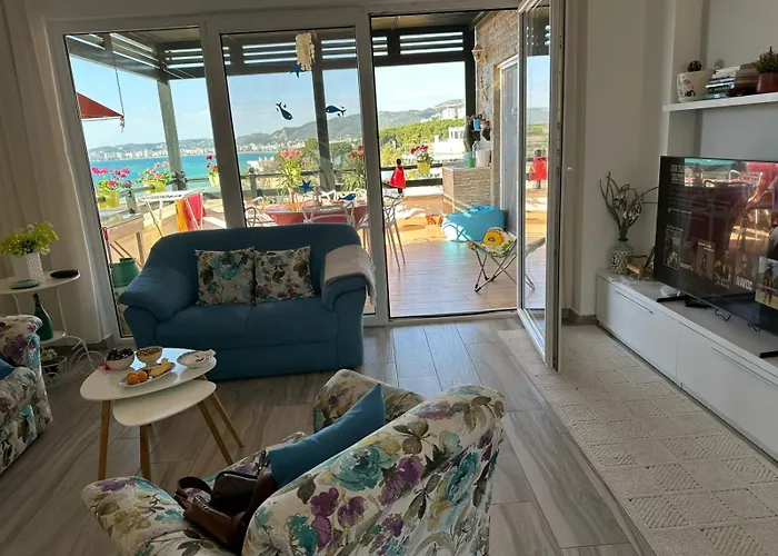 Vila Rina At Aquamarine Residence